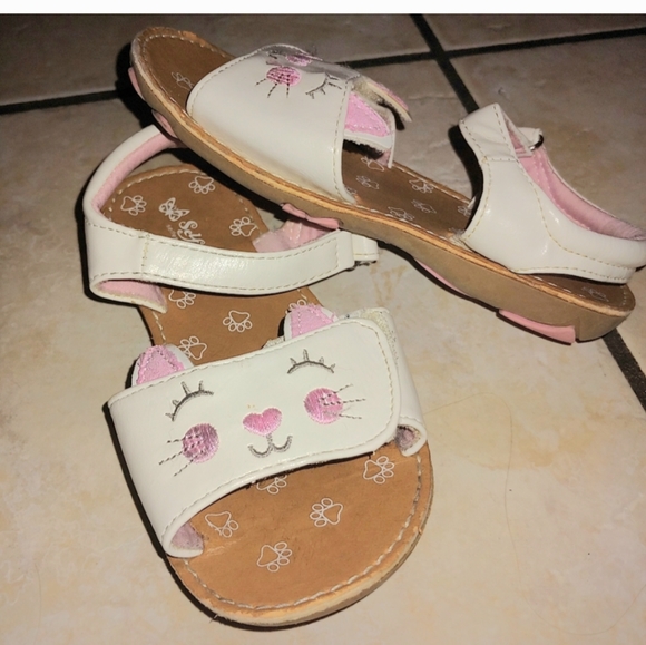 Cute White bunny sandals - Picture 2 of 4